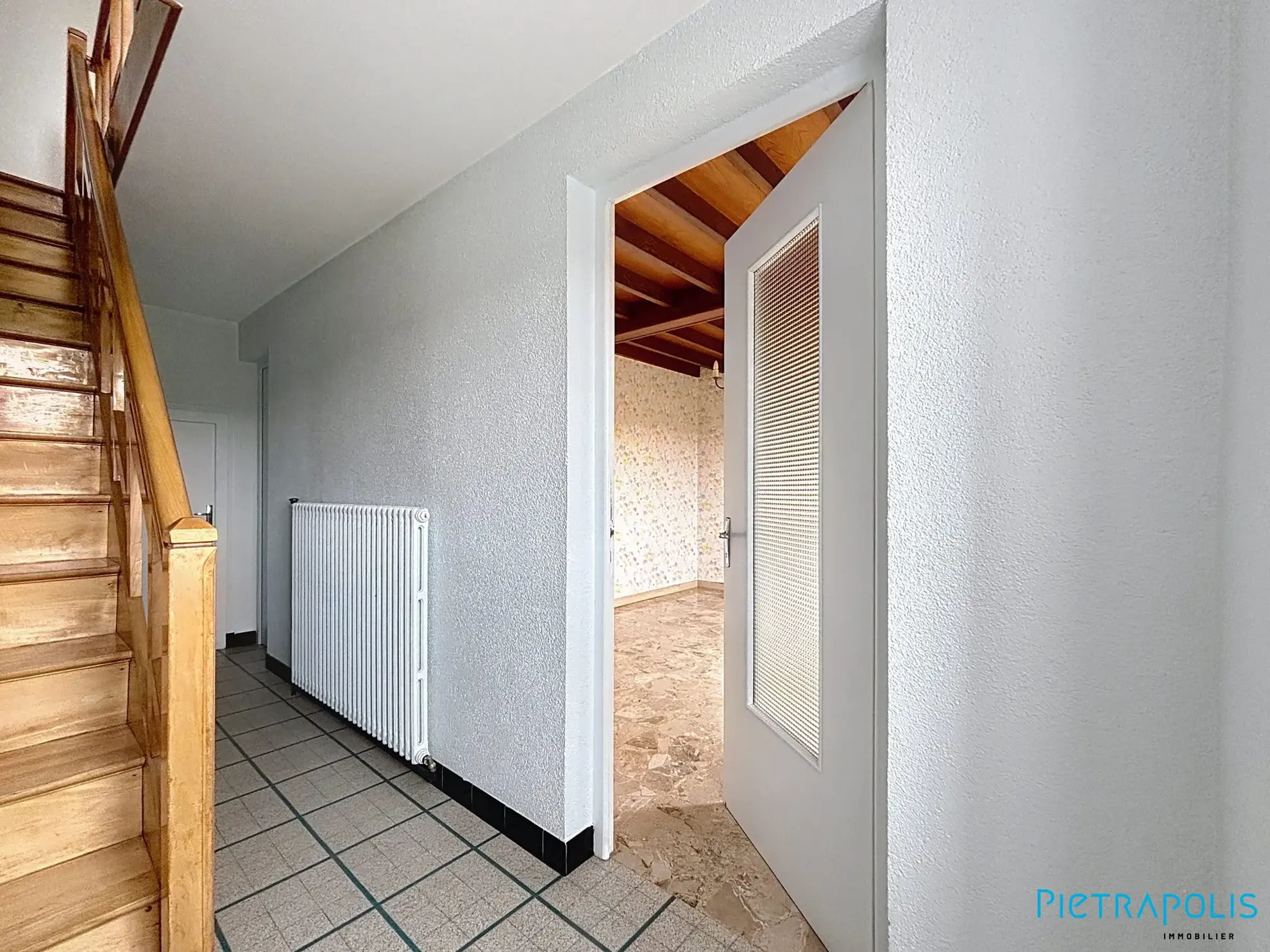 Maison ancienne à rénover de 104m² avec terrain à Saint-Just-la-Pendue 