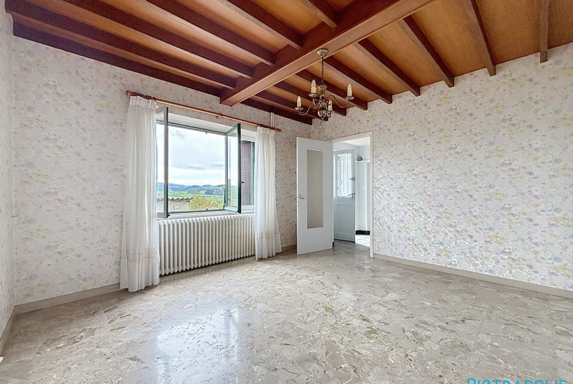 Maison ancienne à rénover de 104m² avec terrain à Saint-Just-la-Pendue 