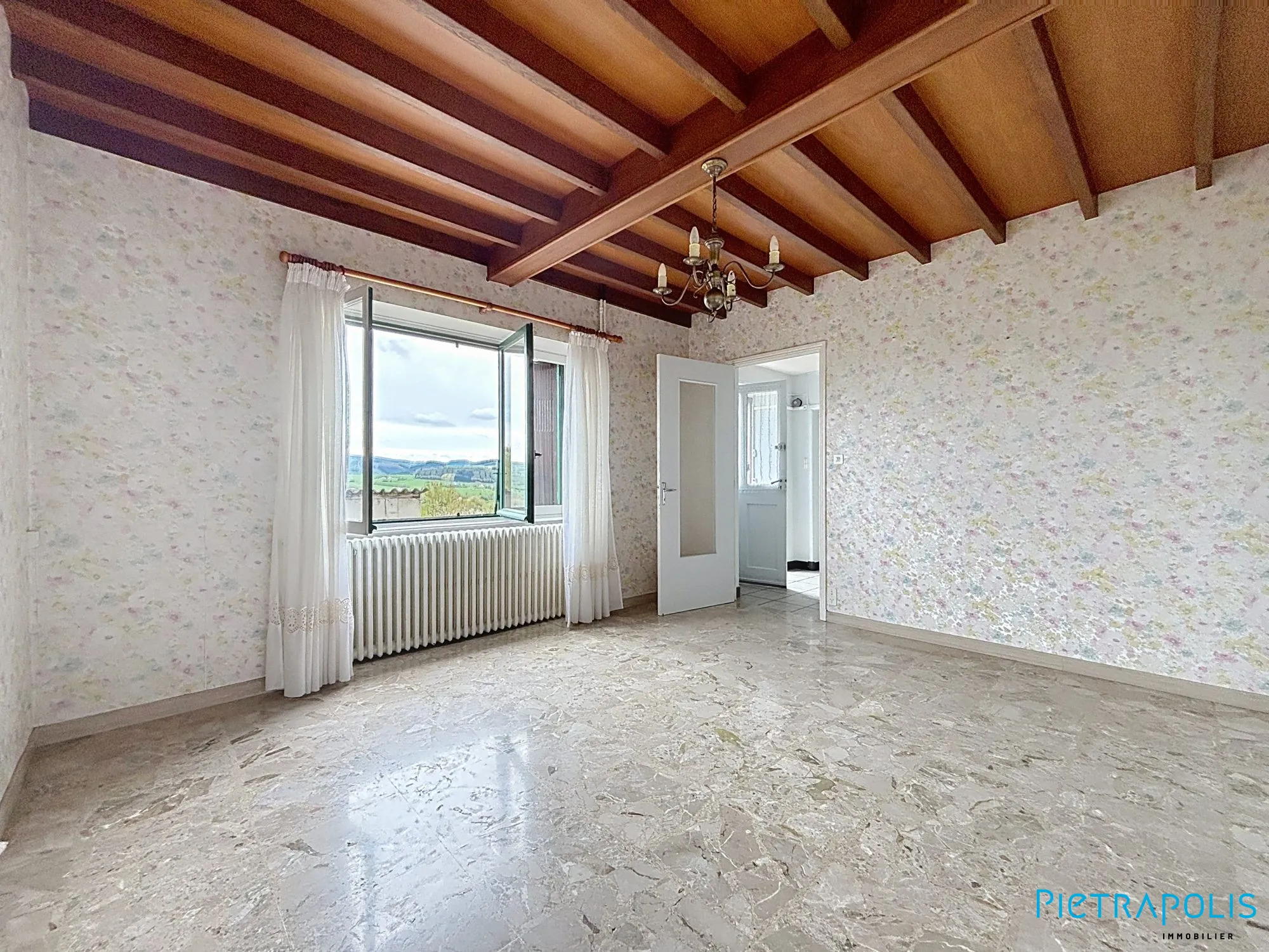 Maison ancienne à rénover de 104m² avec terrain à Saint-Just-la-Pendue 