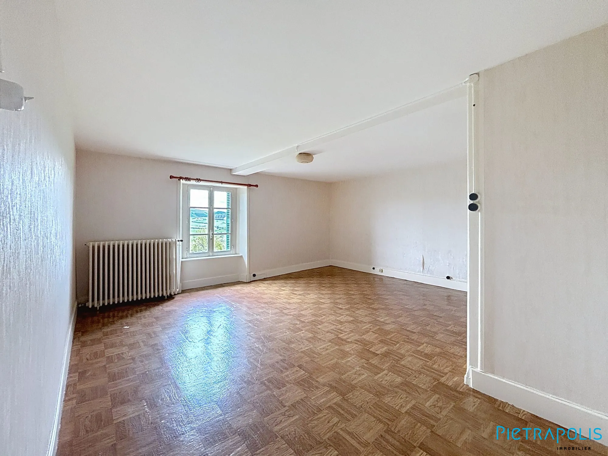 Maison ancienne à rénover de 104m² avec terrain à Saint-Just-la-Pendue 