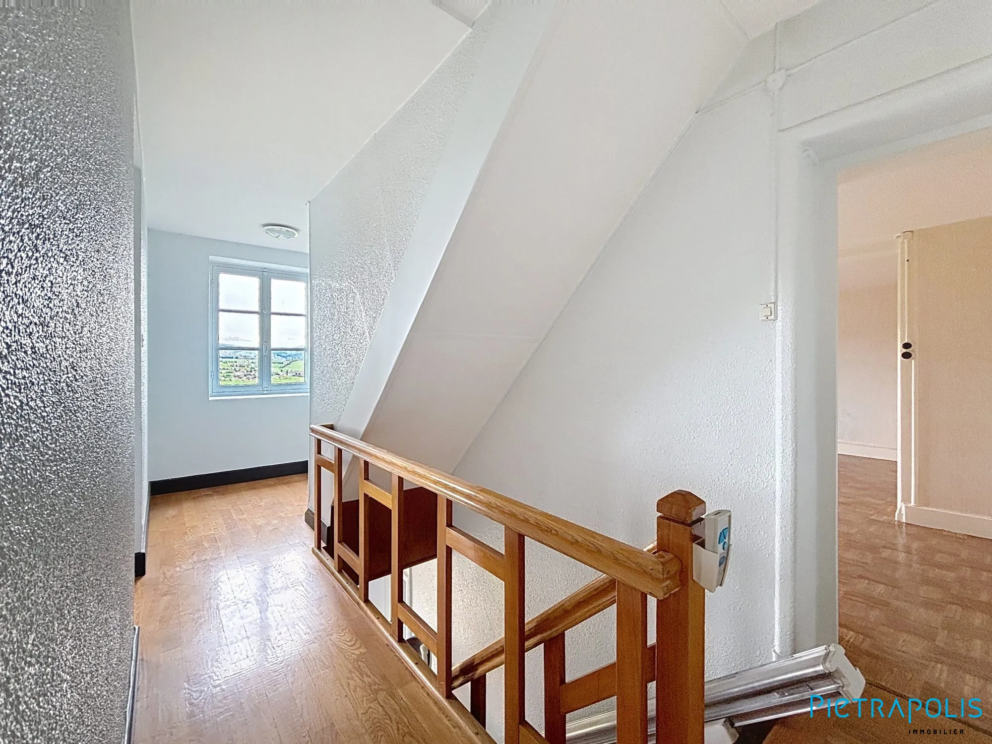 Maison ancienne à rénover de 104m² avec terrain à Saint-Just-la-Pendue 