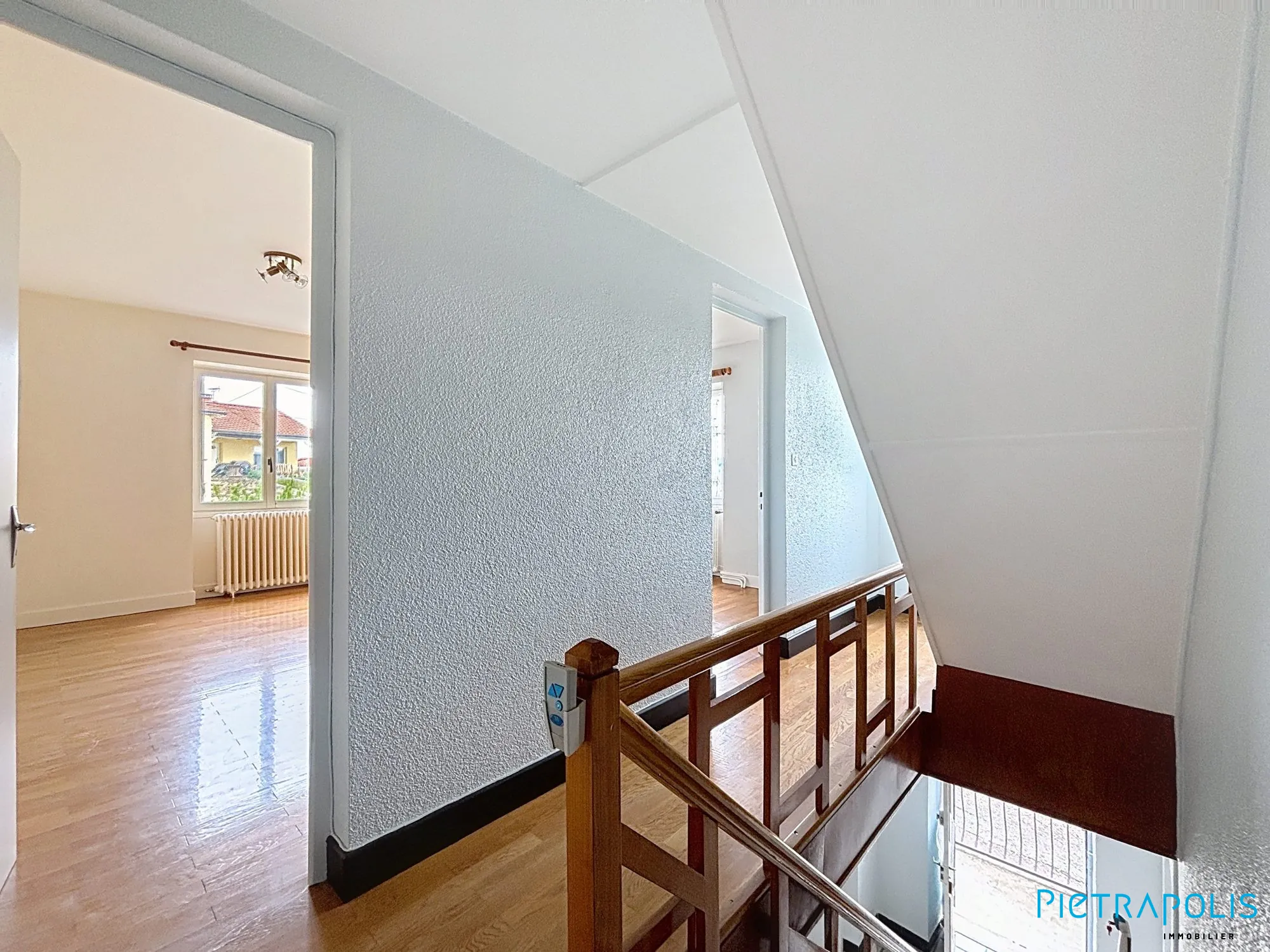 Maison ancienne à rénover de 104m² avec terrain à Saint-Just-la-Pendue 
