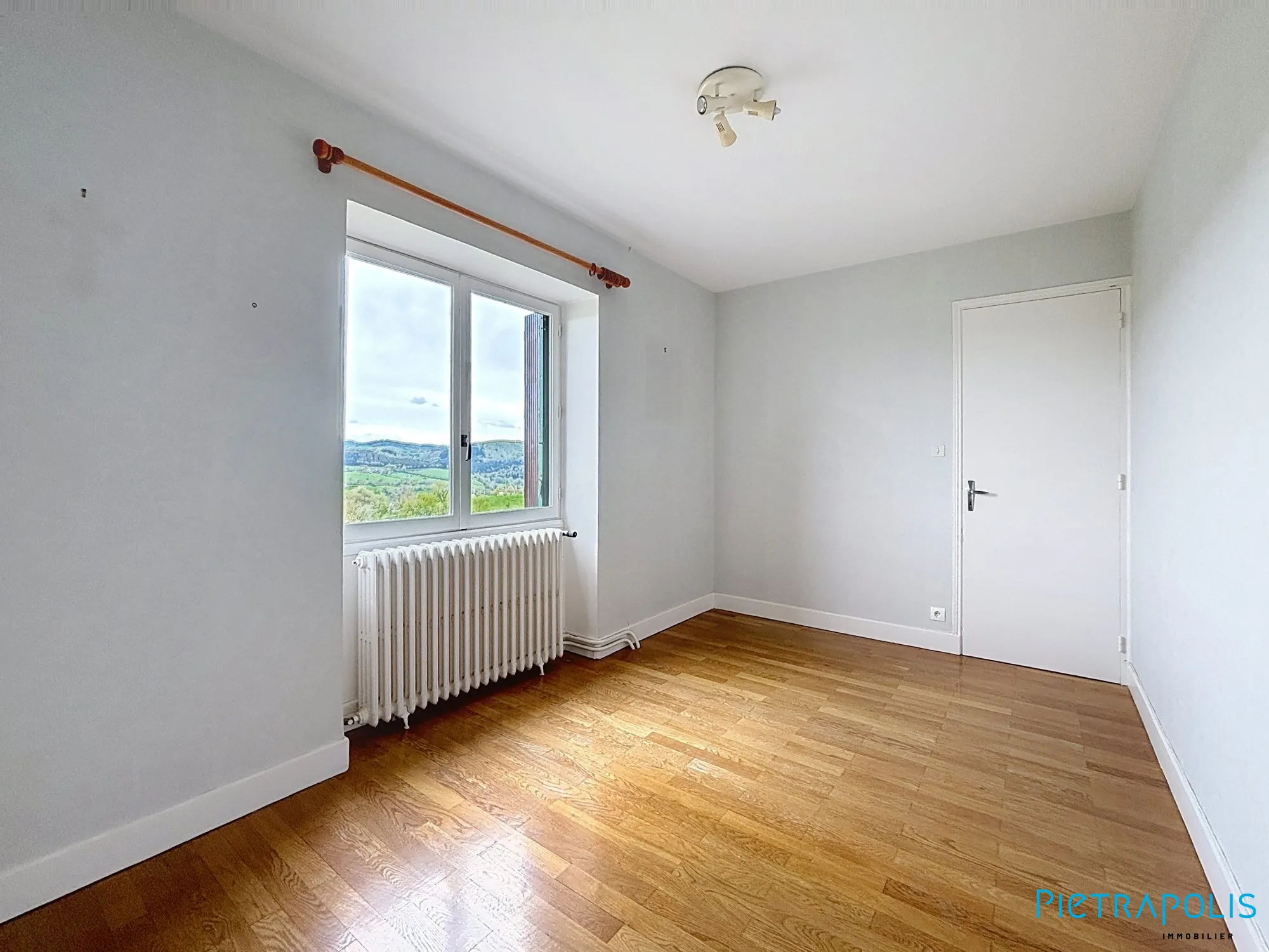 Maison ancienne à rénover de 104m² avec terrain à Saint-Just-la-Pendue 