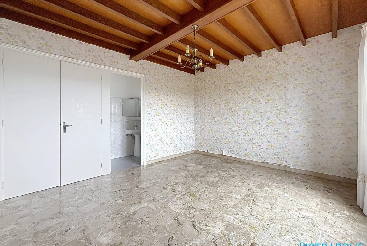 Maison ancienne à rénover de 104m² avec terrain à Saint-Just-la-Pendue 