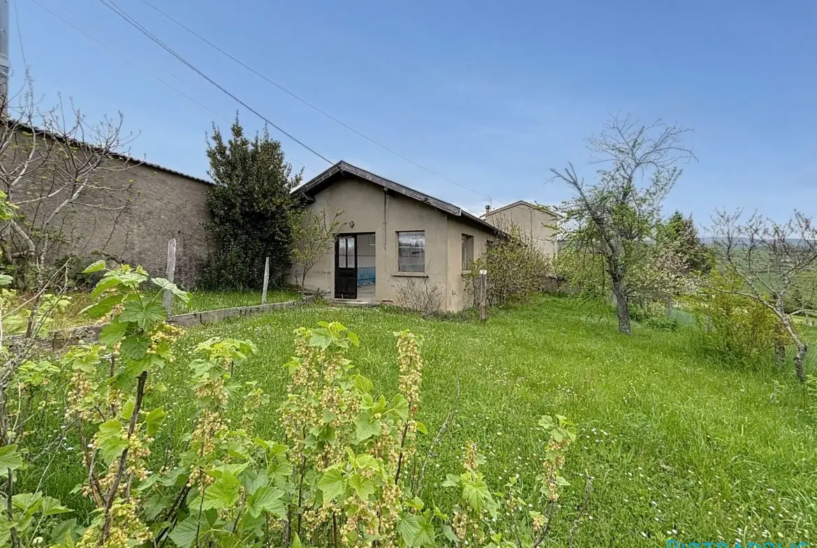 Maison ancienne à rénover de 104m² avec terrain à Saint-Just-la-Pendue 