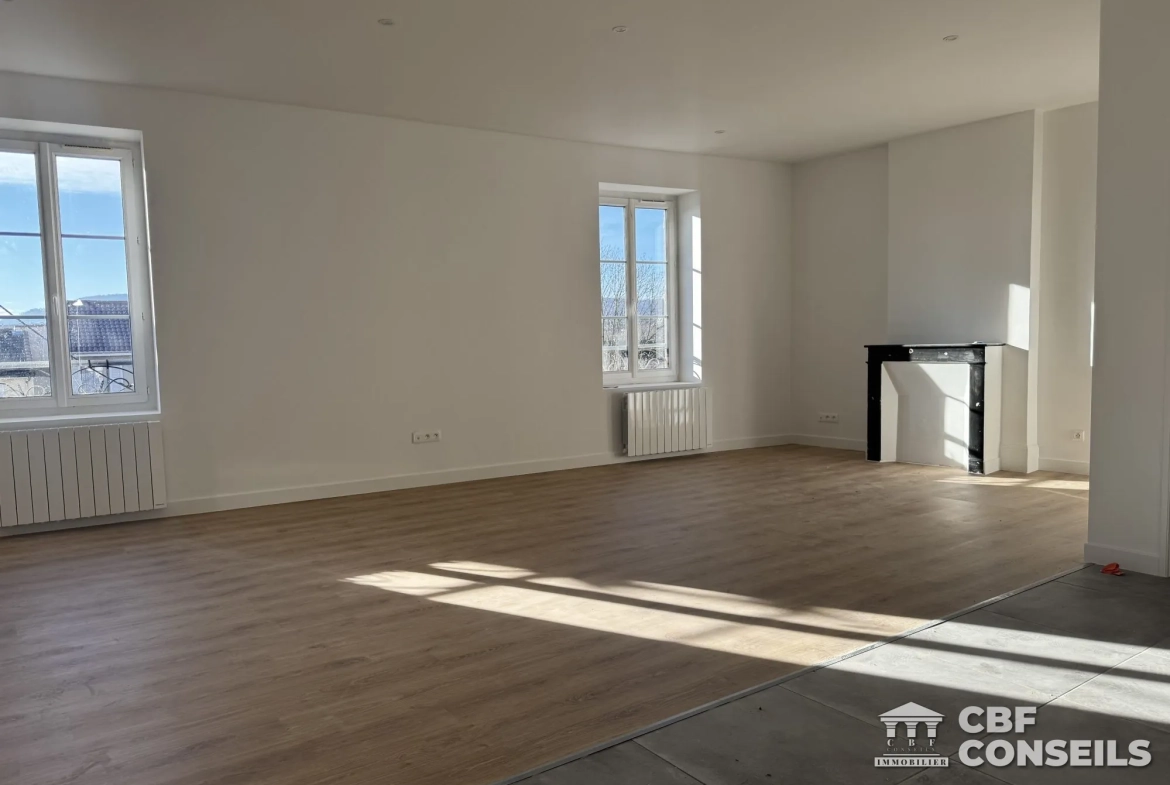 Appartement T3 rénové à Riom (63200), centre-ville avec vue et potentiel d'aménagement 