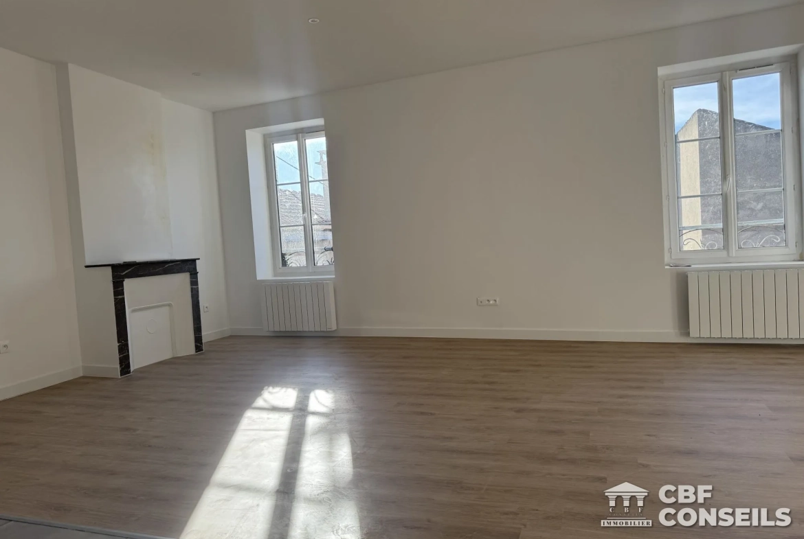 Appartement T3 rénové à Riom (63200), centre-ville avec vue et potentiel d'aménagement 