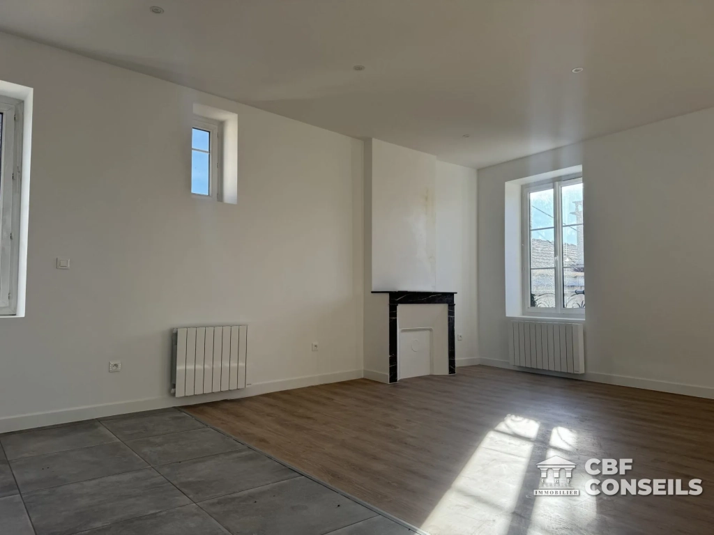 Appartement T3 rénové à Riom (63200), centre-ville avec vue et potentiel d'aménagement