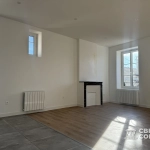 Appartement T3 rénové à Riom (63200), centre-ville avec vue et potentiel d'aménagement