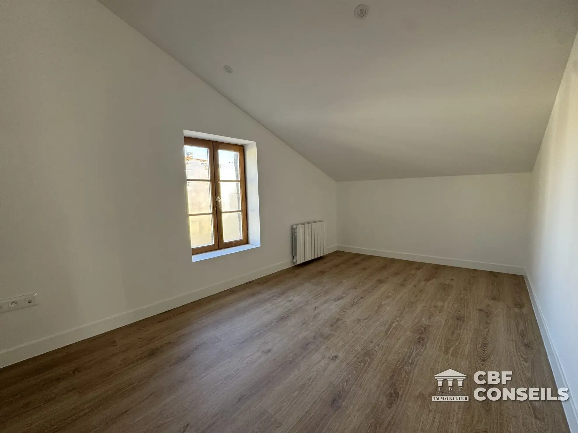 Appartement T3 rénové à Riom (63200), centre-ville avec vue et potentiel d'aménagement 