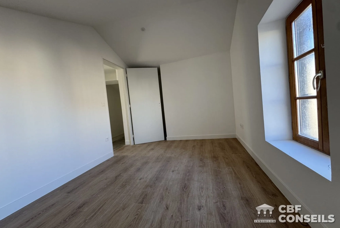 Appartement T3 rénové à Riom (63200), centre-ville avec vue et potentiel d'aménagement 