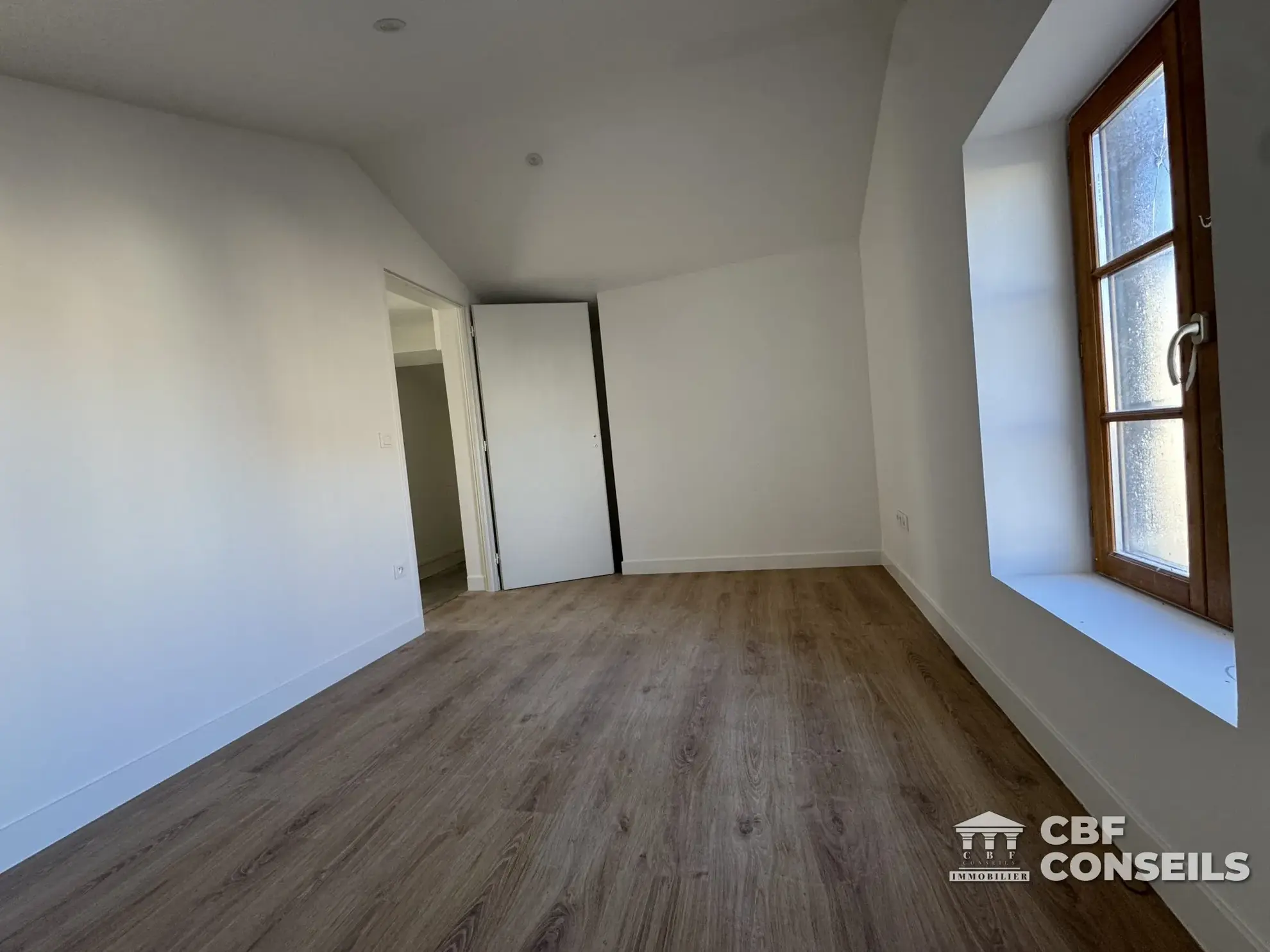 Appartement T3 rénové à Riom (63200), centre-ville avec vue et potentiel d'aménagement 
