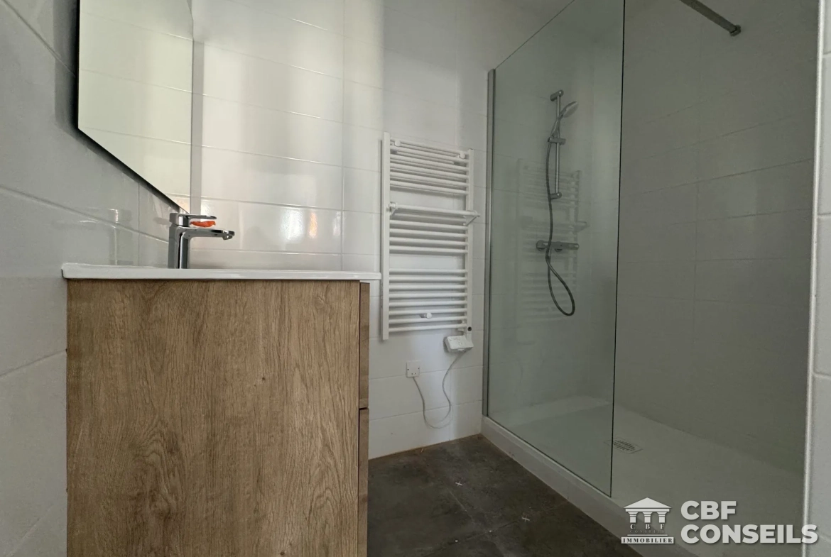 Appartement T3 rénové à Riom (63200), centre-ville avec vue et potentiel d'aménagement 