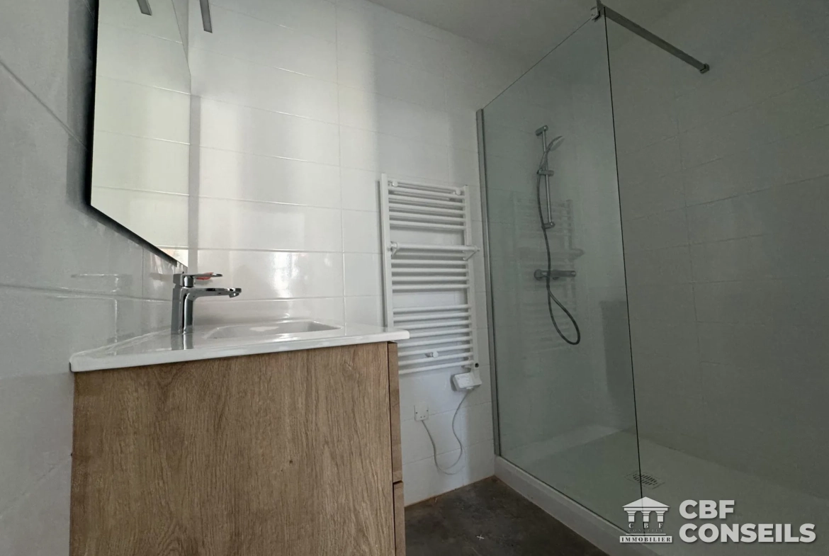 Appartement T3 rénové à Riom (63200), centre-ville avec vue et potentiel d'aménagement 