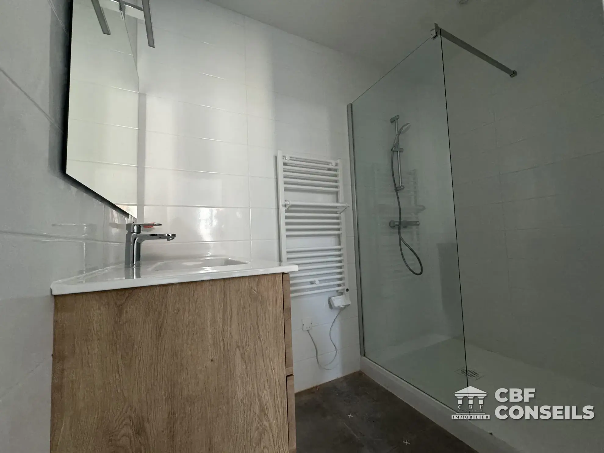 Appartement T3 rénové à Riom (63200), centre-ville avec vue et potentiel d'aménagement 
