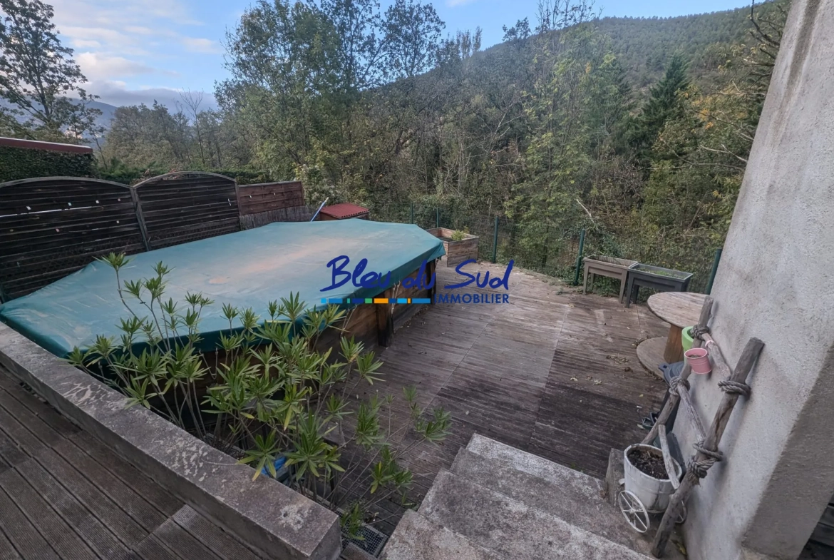 Charmante maison mitoyenne avec jardin, piscine et vue montagne à Vernet-les-Bains 