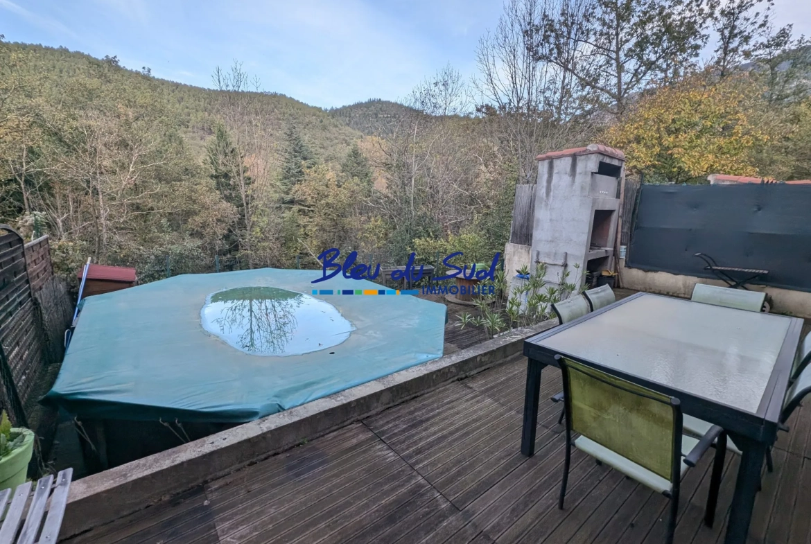Charmante maison mitoyenne avec jardin, piscine et vue montagne à Vernet-les-Bains 