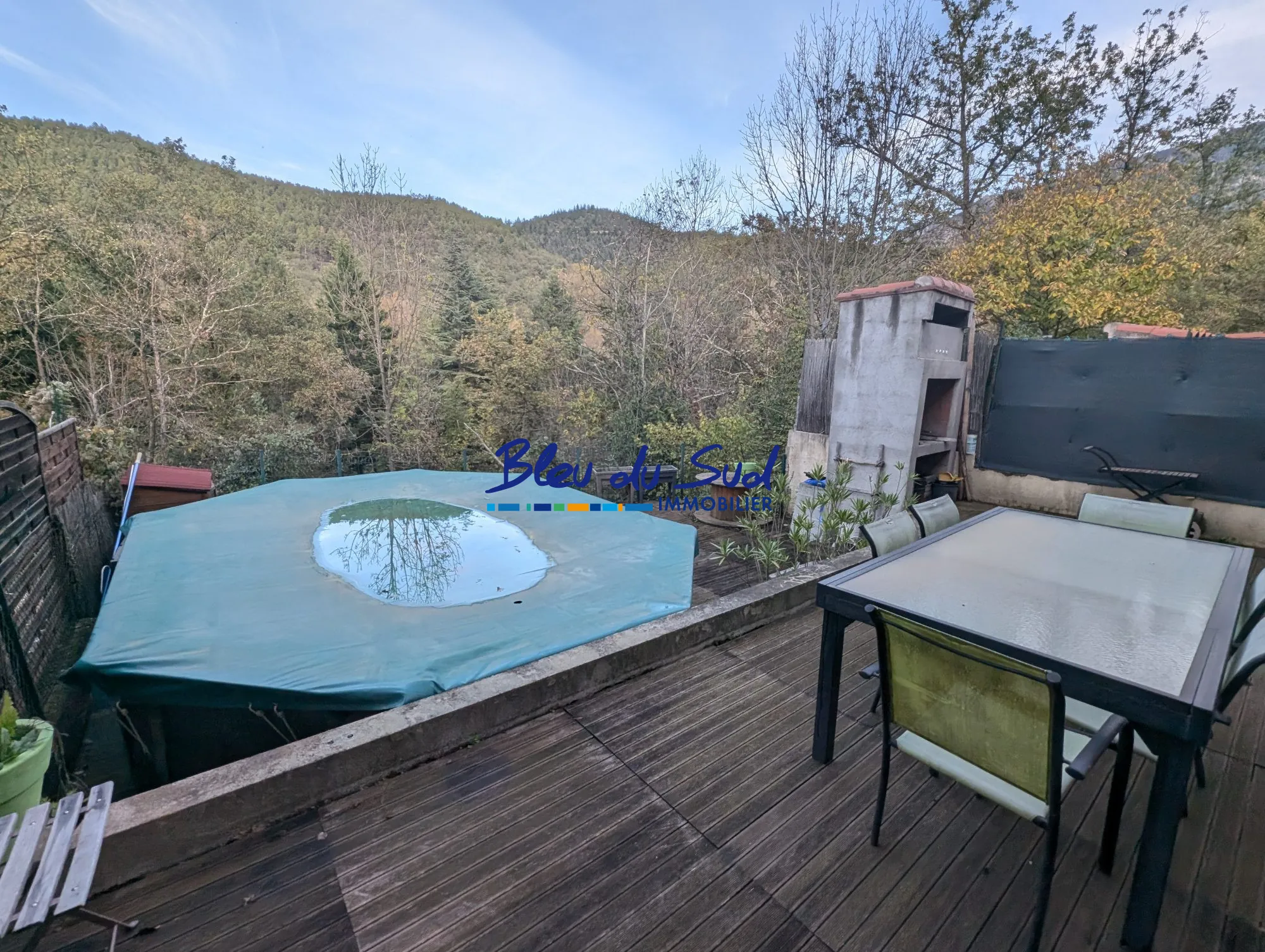 Charmante maison mitoyenne avec jardin, piscine et vue montagne à Vernet-les-Bains 