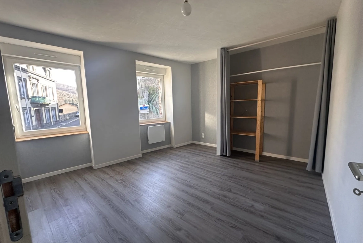 À vendre maison individuelle à Massiac - 109,53 m² avec terrain et annexes 