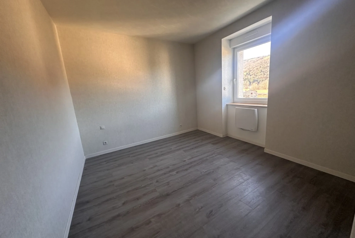 À vendre maison individuelle à Massiac - 109,53 m² avec terrain et annexes 