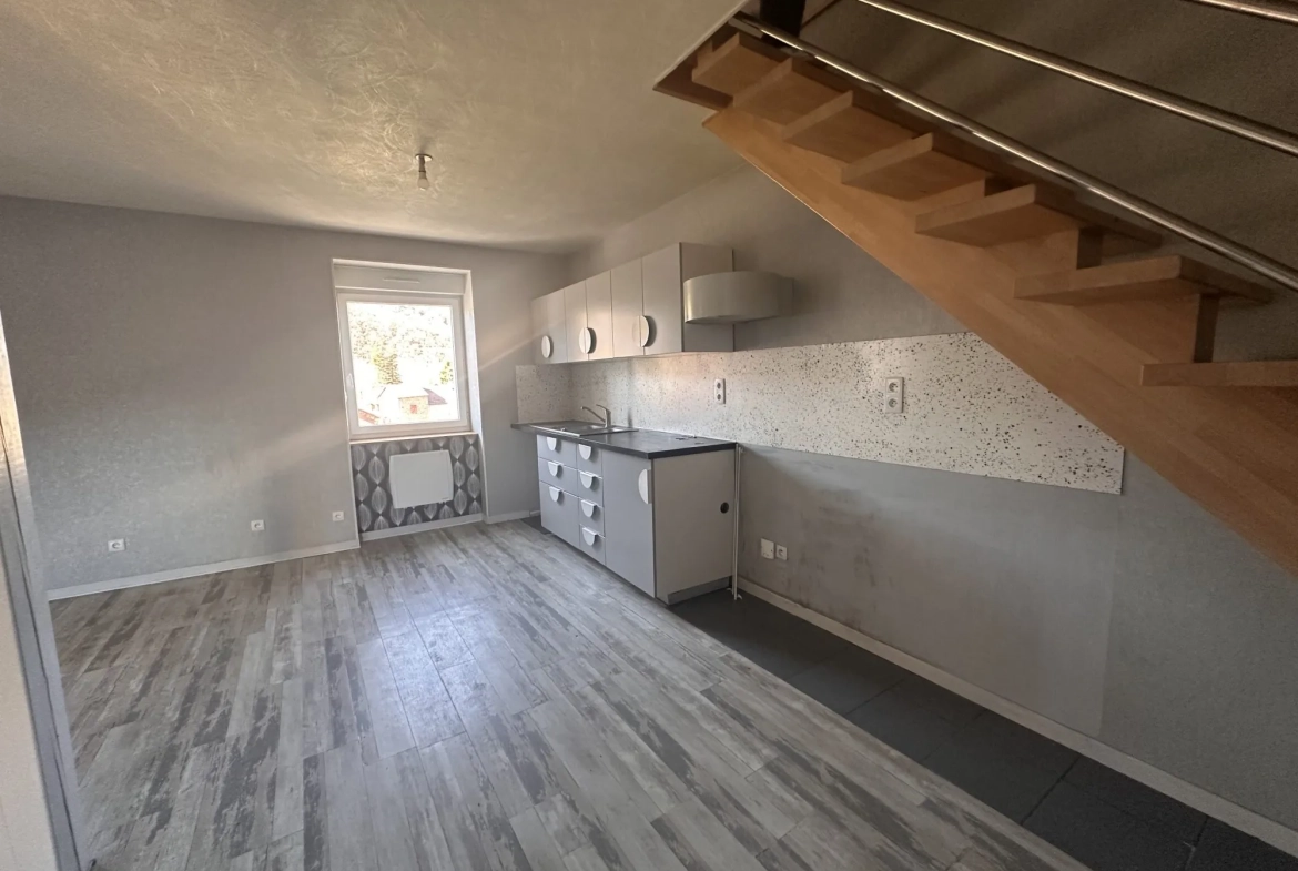 À vendre maison individuelle à Massiac - 109,53 m² avec terrain et annexes 