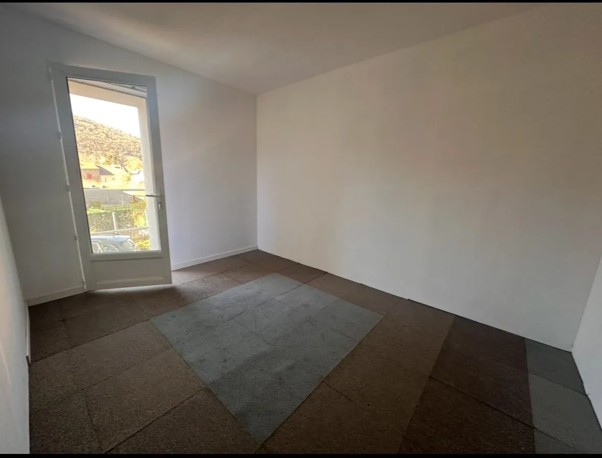 À vendre maison individuelle à Massiac - 109,53 m² avec terrain et annexes 