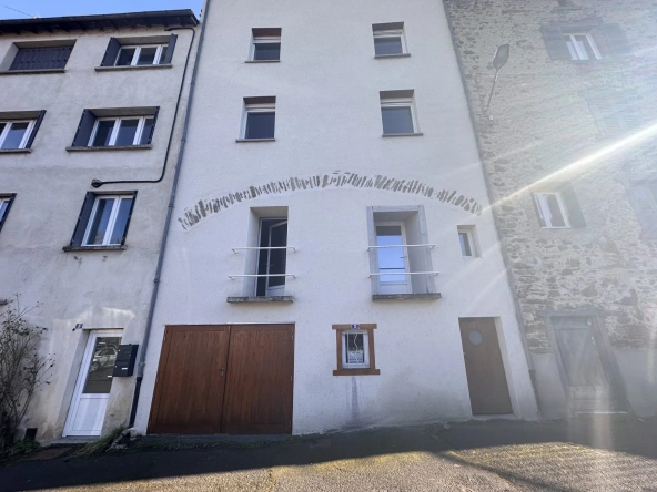 À vendre maison individuelle à Massiac - 109,53 m² avec terrain et annexes