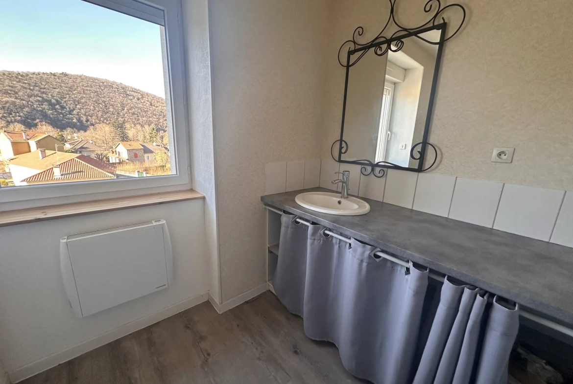 À vendre maison individuelle à Massiac - 109,53 m² avec terrain et annexes 