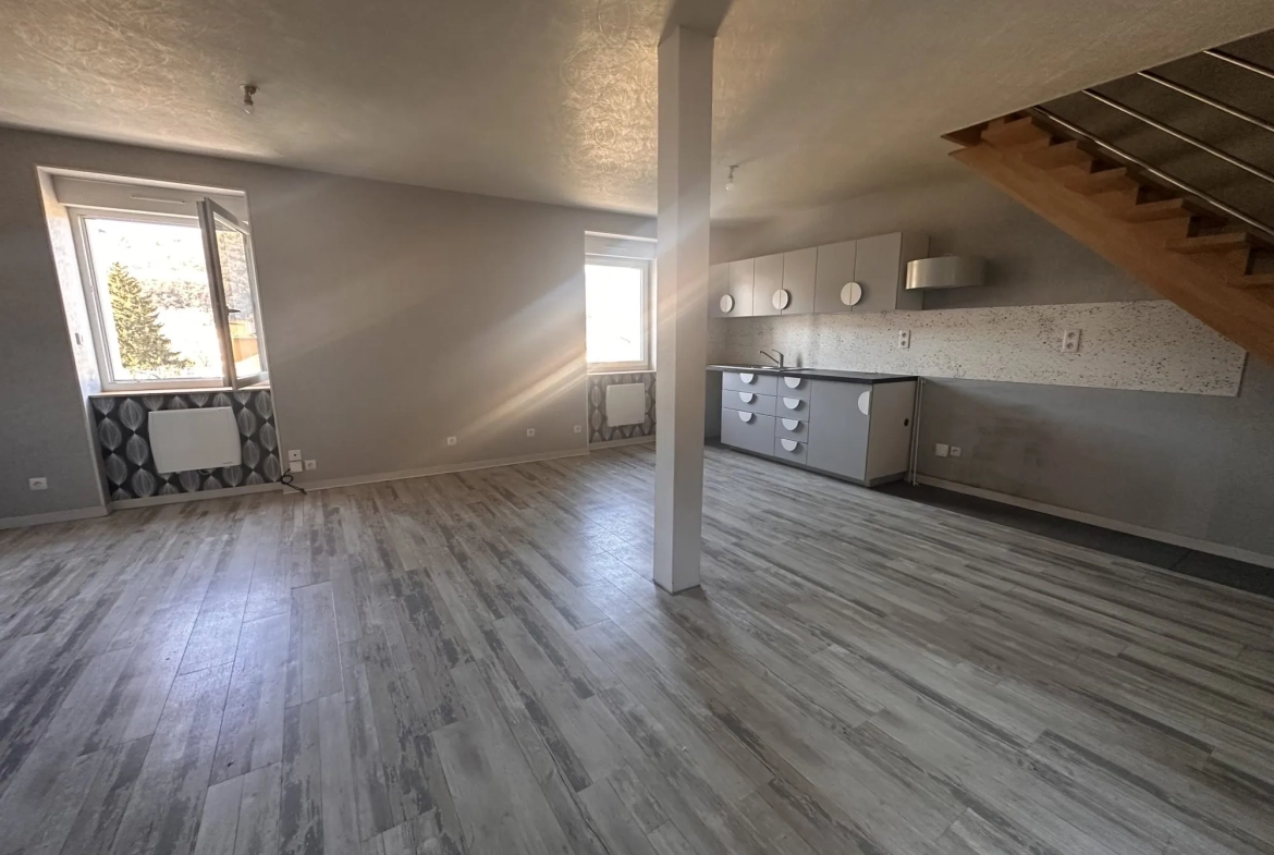 À vendre maison individuelle à Massiac - 109,53 m² avec terrain et annexes 