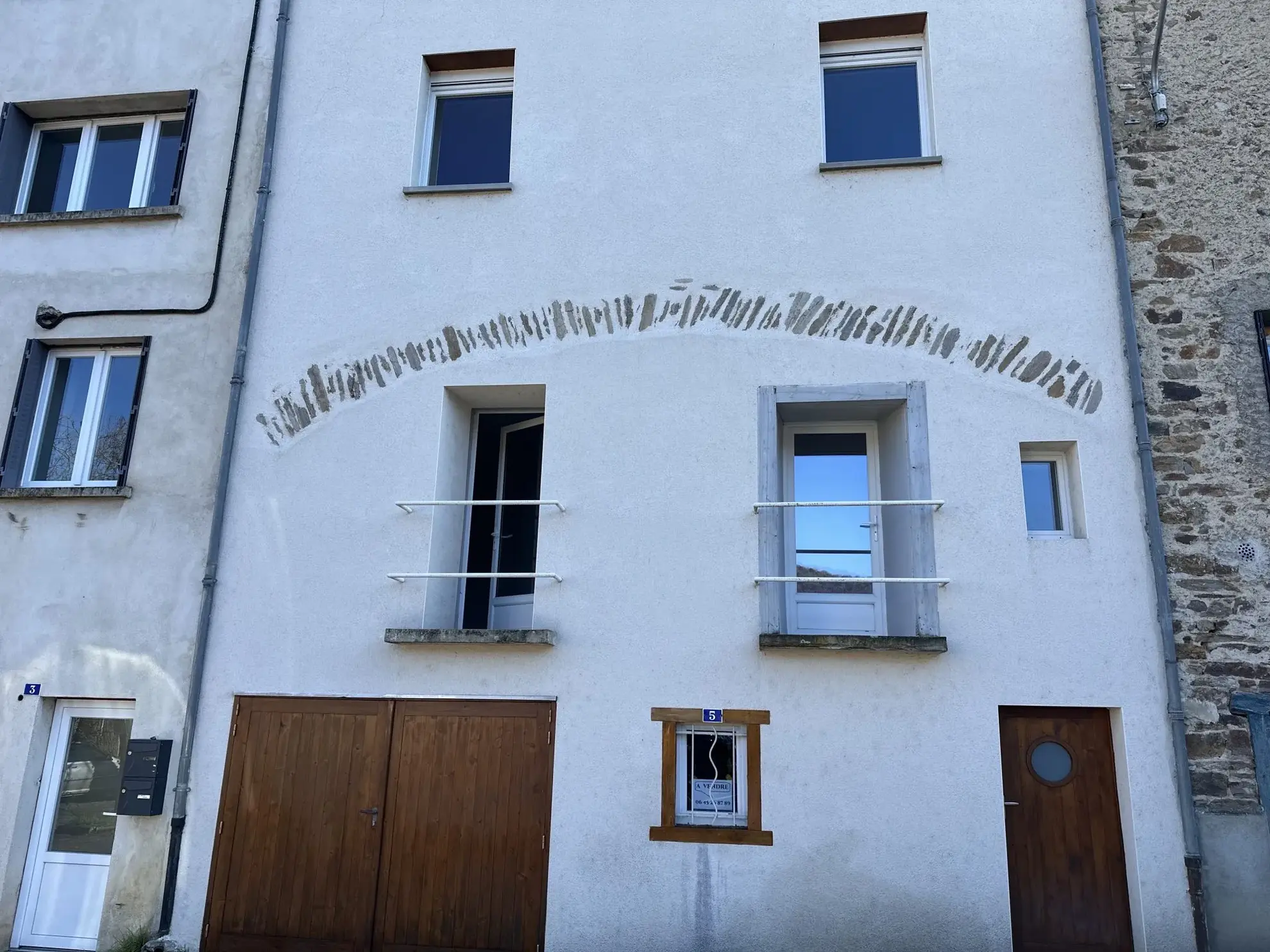 À vendre maison individuelle à Massiac - 109,53 m² avec terrain et annexes 