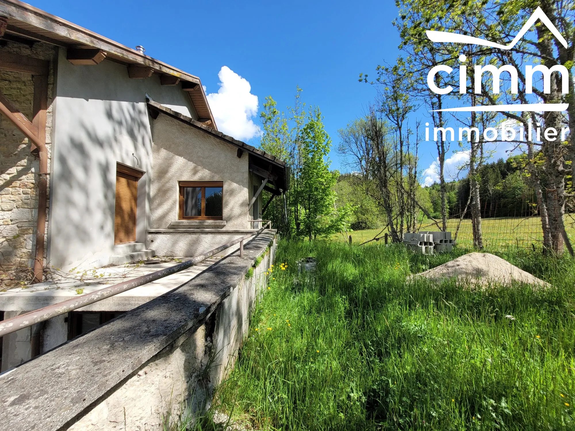 Plateau à aménager de 100 m² avec jardin et garage à La Chapelle-en-Vercors 