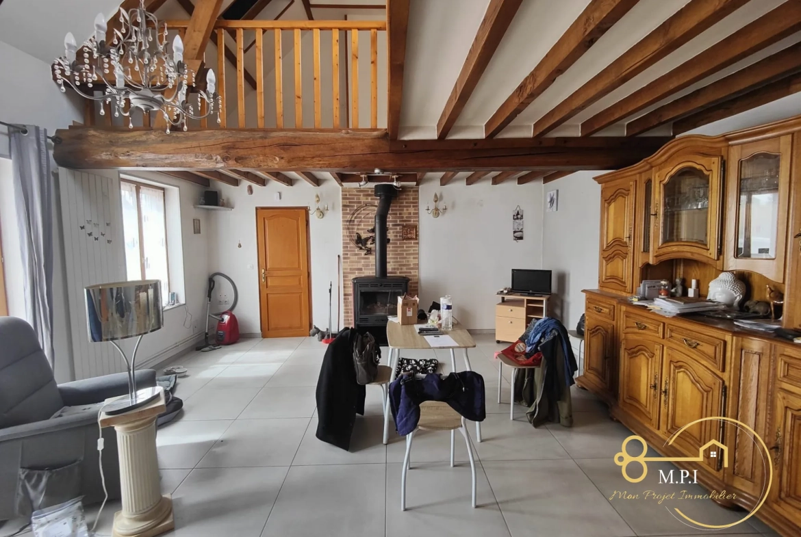 Maison en pierre 3 chambres avec garage et terrain clôturé à Sainte-Marie-la-Robert 