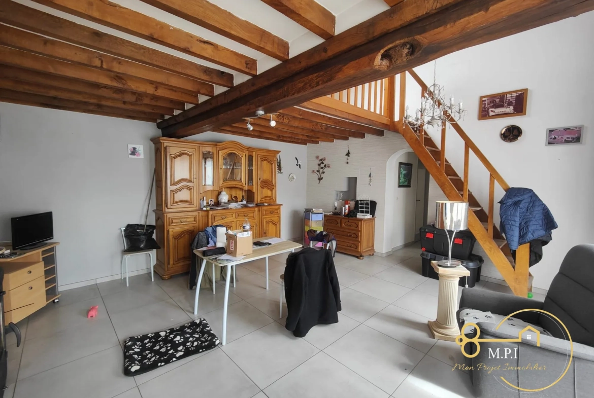 Maison en pierre 3 chambres avec garage et terrain clôturé à Sainte-Marie-la-Robert 