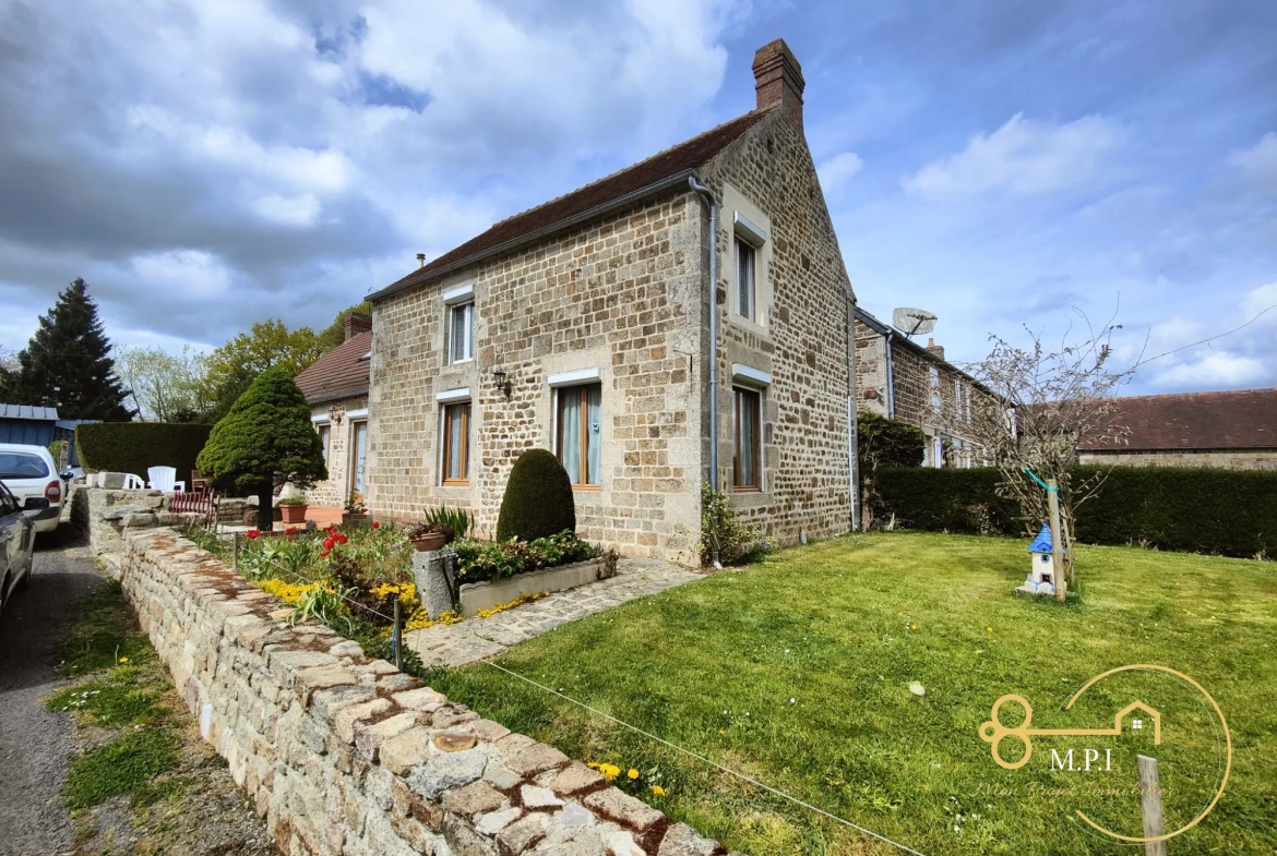 Maison en pierre 3 chambres avec garage et terrain clôturé à Sainte-Marie-la-Robert 