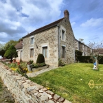 Maison en pierre 3 chambres avec garage et terrain clôturé à Sainte-Marie-la-Robert