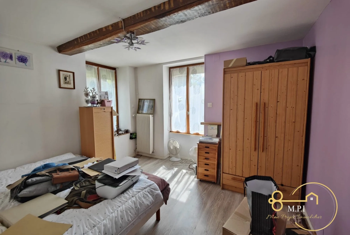 Maison en pierre 3 chambres avec garage et terrain clôturé à Sainte-Marie-la-Robert 
