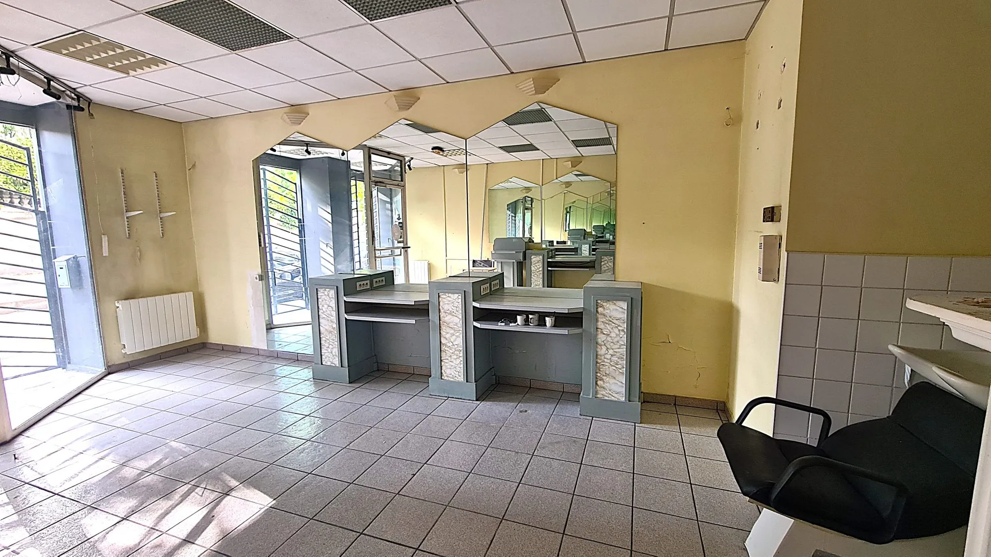 Immeuble de rapport à Saint-Étienne avec local commercial et appartements T2 