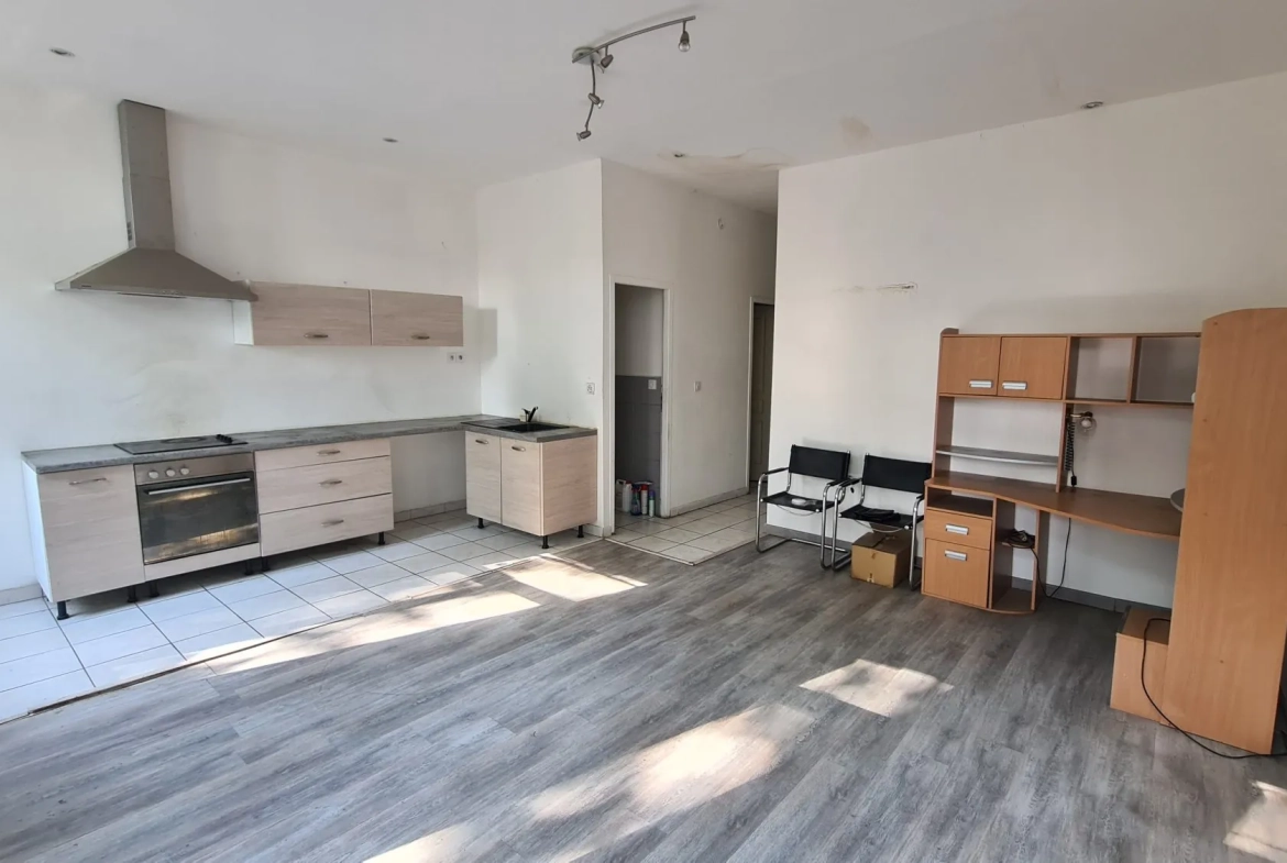Immeuble de rapport à Saint-Étienne avec local commercial et appartements T2 