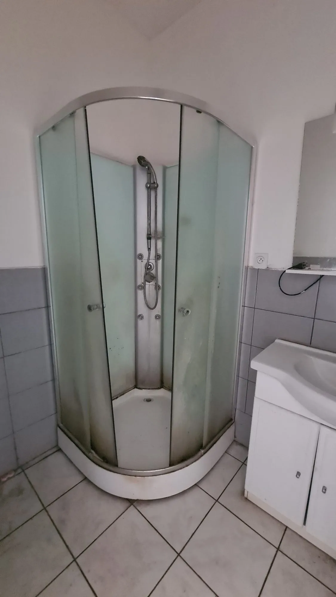 Immeuble de rapport à Saint-Étienne avec local commercial et appartements T2 