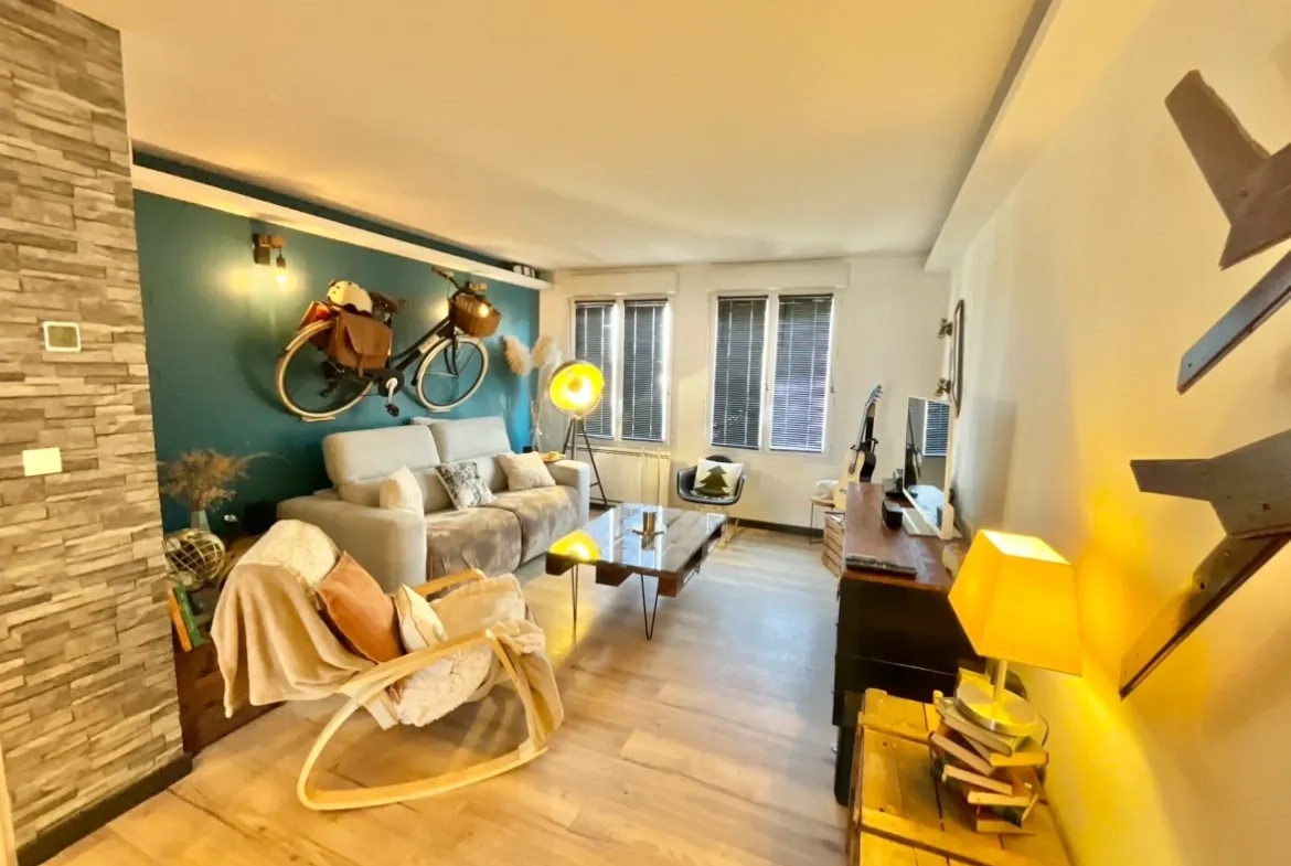 Appartement triplex 2 chambres avec balcon à Saint-Denis-de-l'Hôtel 