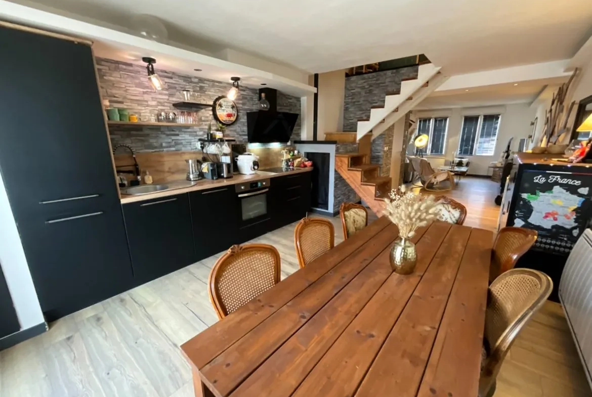 Appartement triplex 2 chambres avec balcon à Saint-Denis-de-l'Hôtel 