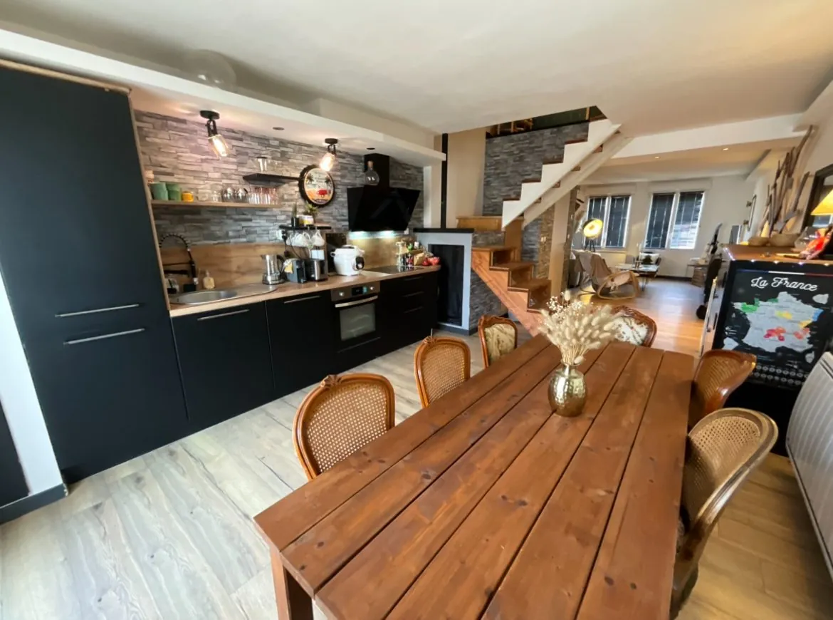Appartement triplex 2 chambres avec balcon à Saint-Denis-de-l'Hôtel 