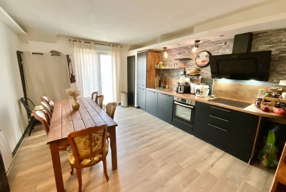 Appartement triplex 2 chambres avec balcon à Saint-Denis-de-l'Hôtel 