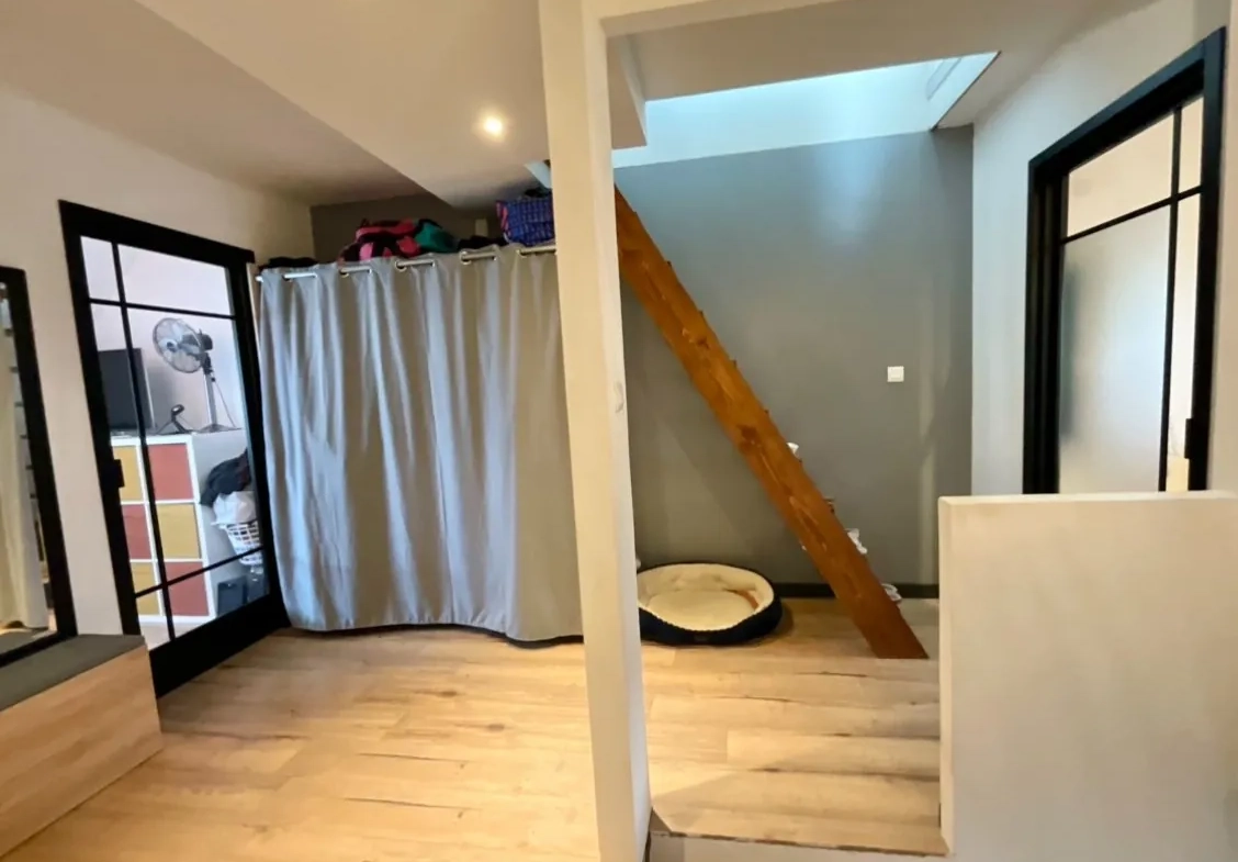 Appartement triplex 2 chambres avec balcon à Saint-Denis-de-l'Hôtel 