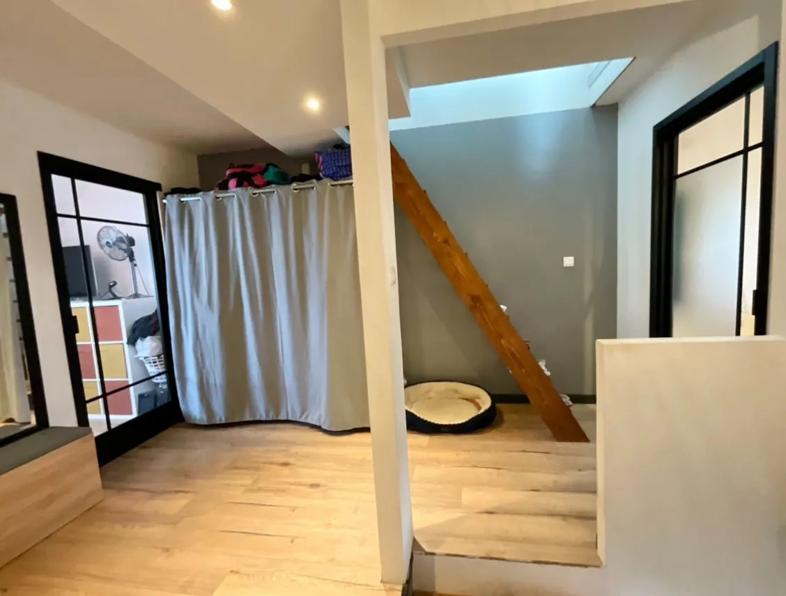 Appartement triplex 2 chambres avec balcon à Saint-Denis-de-l'Hôtel 