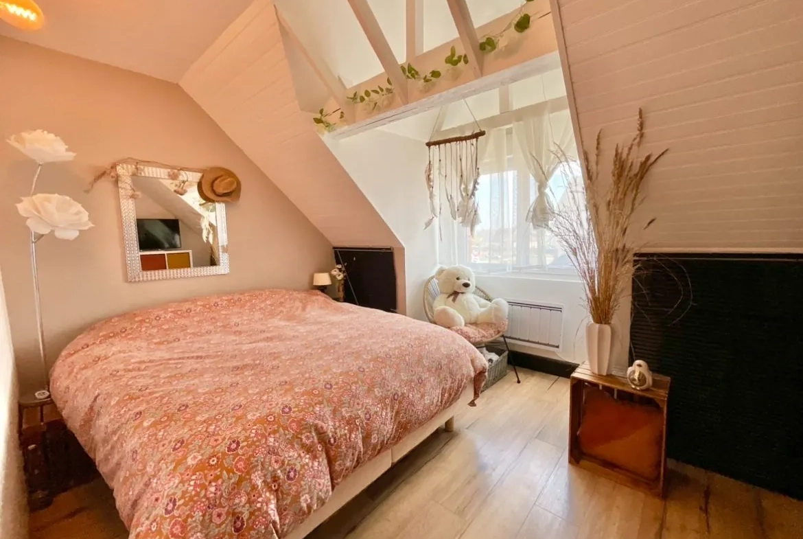 Appartement triplex 2 chambres avec balcon à Saint-Denis-de-l'Hôtel 
