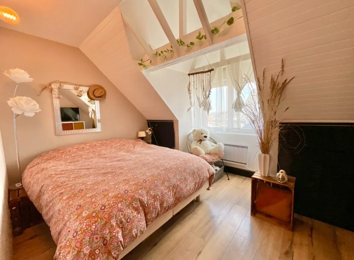 Appartement triplex 2 chambres avec balcon à Saint-Denis-de-l'Hôtel 