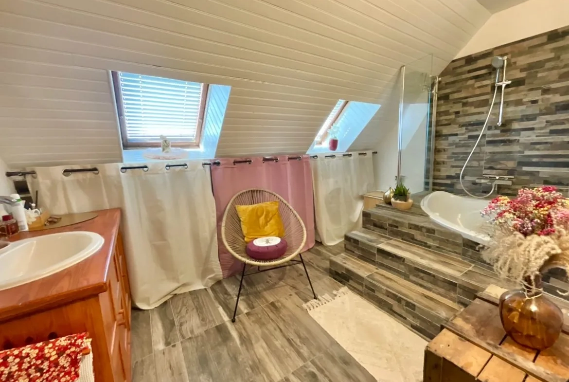 Appartement triplex 2 chambres avec balcon à Saint-Denis-de-l'Hôtel 