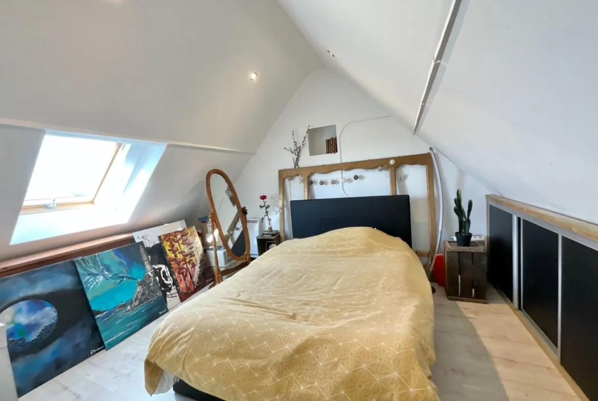 Appartement triplex 2 chambres avec balcon à Saint-Denis-de-l'Hôtel 