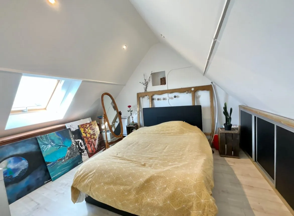 Appartement triplex 2 chambres avec balcon à Saint-Denis-de-l'Hôtel 